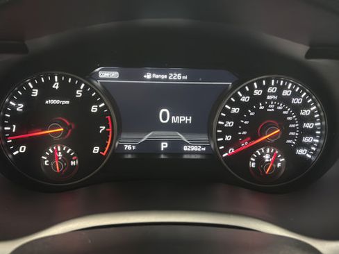 Used 2018 Kia Stinger GT2 AWD/4WD image 17