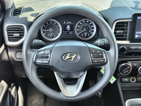 Used 2022 Hyundai Venue SE FWD image 14
