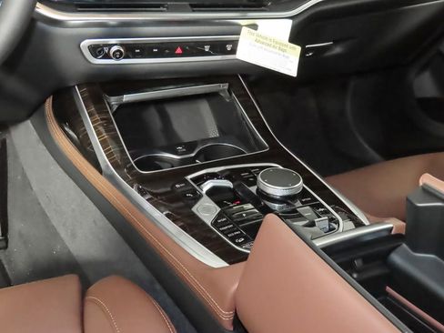 Used 2025 BMW X7 M60i AWD/4WD image 25