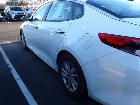 Used 2018 Kia Optima LX image 4