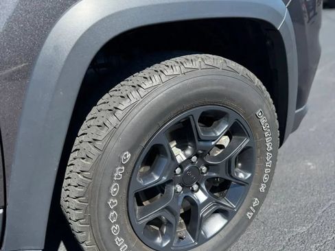 Used 2022 Jeep Cherokee Latitude w/ Trailer Tow Group AWD/4WD image 16