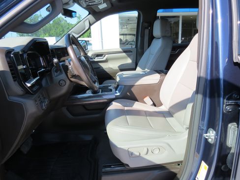 Certified 2022 Chevrolet Silverado 1500 LTZ w/ Technology Package image 17