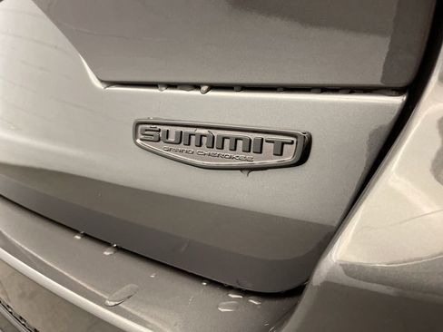 New 2025 Jeep Grand Cherokee Summit image 6