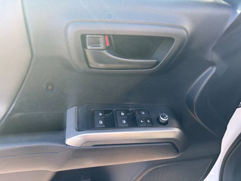 Used 2018 Toyota Tacoma SR5 image 24