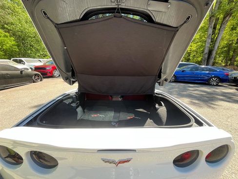 Used 2006 Chevrolet Corvette Coupe w/ Preferred Equipment Group RWD image 26