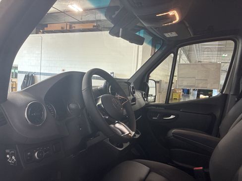 New 2025 Mercedes-Benz Sprinter 2500 image 11