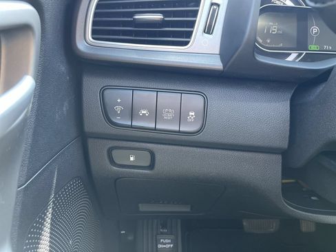 Used 2018 Kia Niro LX FWD image 17