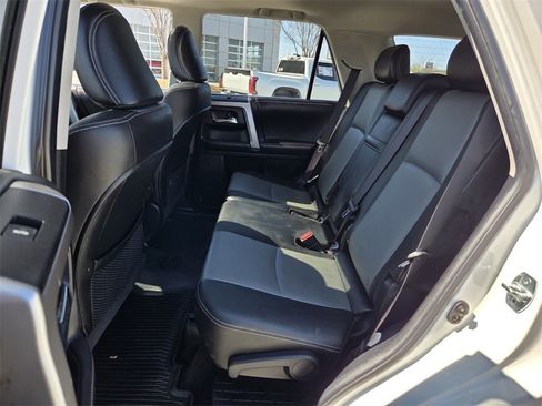 Used 2017 Toyota 4Runner SR5 Premium image 6