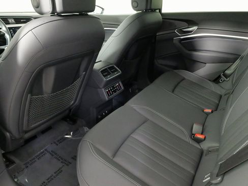 Used 2022 Audi e-tron Premium Plus w/ Premium Plus Package image 49