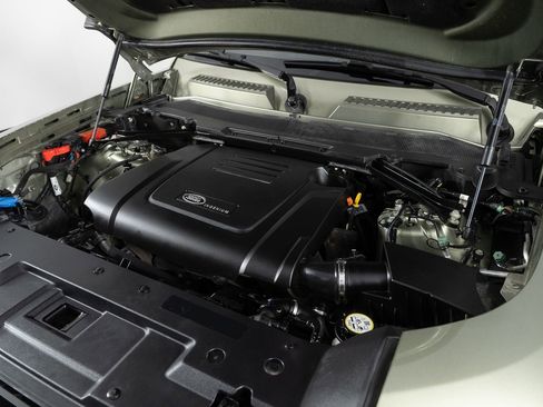 Used 2020 Land Rover Defender 110 S image 41