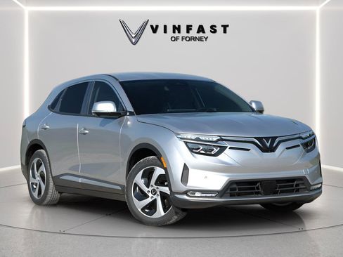 New 2025 VinFast VF 8 Eco image 4