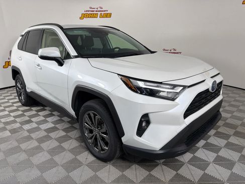 Used 2023 Toyota RAV4 XLE Premium AWD/4WD image 9
