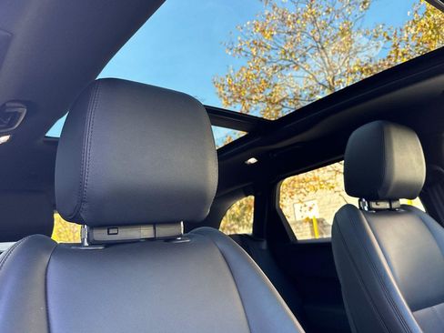 Used 2025 Land Rover Range Rover Velar Dynamic SE image 16