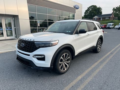 Used 2022 Ford Explorer ST-Line w/ Class IV Trailer Tow Package AWD/4WD image 2