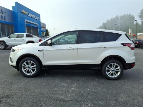 Used 2017 Ford Escape SE AWD/4WD image 2