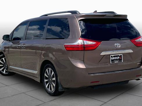 Used 2018 Toyota Sienna Limited FWD image 12