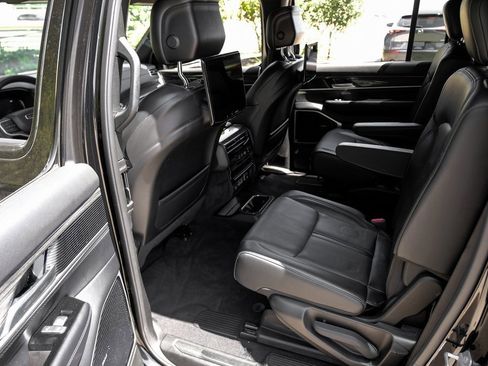 Used 2022 Jeep Wagoneer Series III w/ Premium Group I image 52