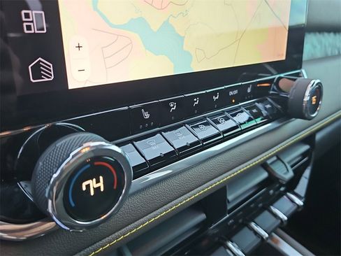 Used 2024 Chevrolet Colorado ZR2 w/ Technology Package image 25