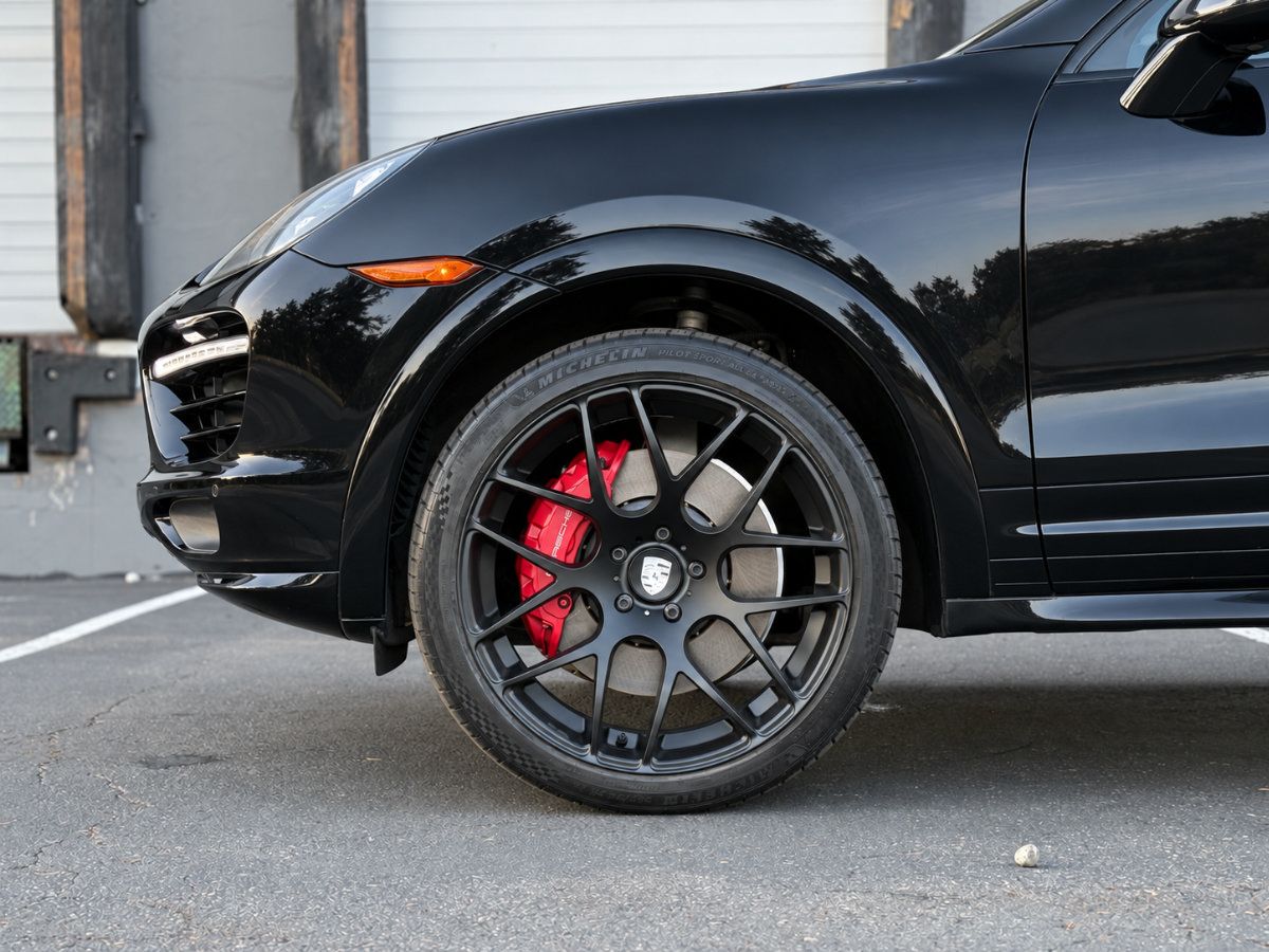 Used 2014 Porsche Cayenne Turbo S AWD/4WD image 10