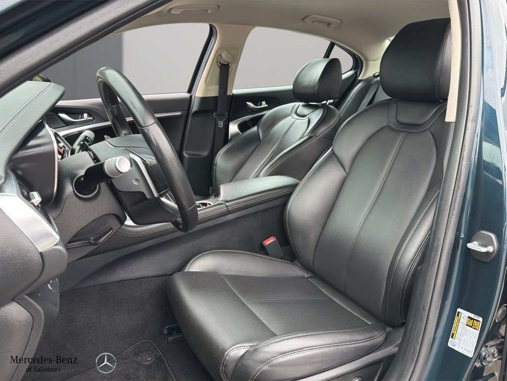 Used 2025 Genesis G70 2.5T RWD image 14