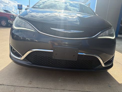 Used 2020 Chrysler Pacifica Limited FWD image 10