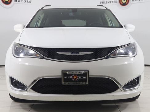 Used 2020 Chrysler Pacifica Touring FWD image 53