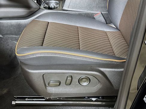 New 2026 GMC Canyon AT4 w/ AT4 Premium Package image 17