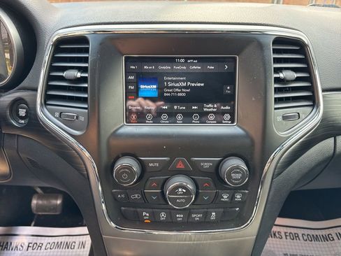 Used 2020 Jeep Grand Cherokee Laredo AWD/4WD image 10