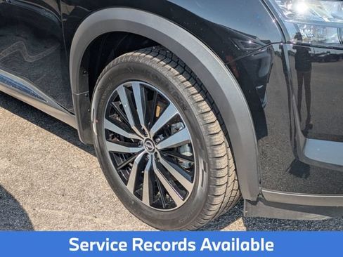 Used 2025 Nissan Pathfinder Platinum FWD image 6