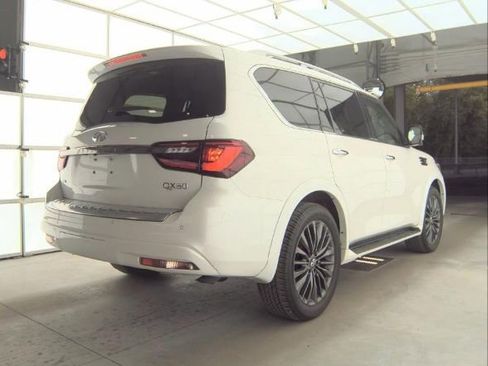 Used 2024 INFINITI QX80 Sensory AWD/4WD image 5