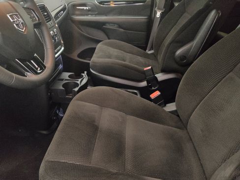 Used 2017 Dodge Grand Caravan SE image 17
