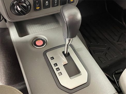 Used 2020 Nissan Frontier SV w/ Midnight Edition Floor Mats image 11