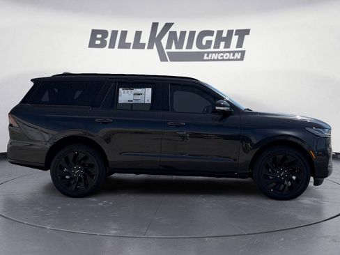 New 2026 Lincoln Navigator Reserve AWD/4WD image 6
