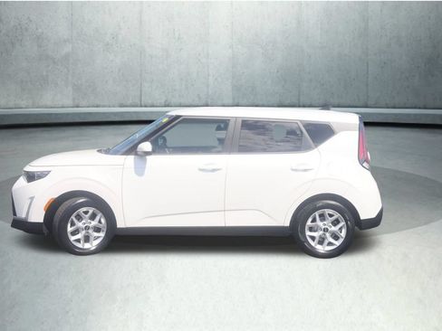 Used 2023 Kia Soul LX w/ LX Technology Package FWD image 14