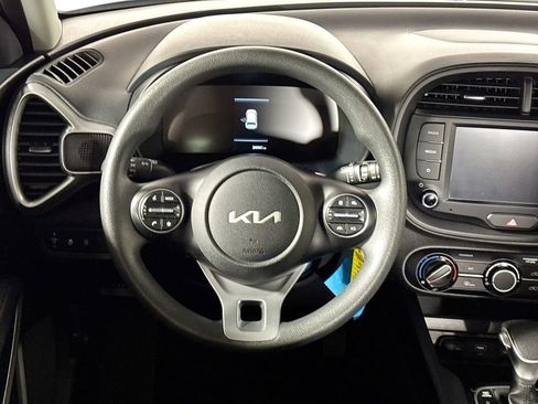 Used 2025 Kia Soul LX w/ LX Technology Package FWD image 13