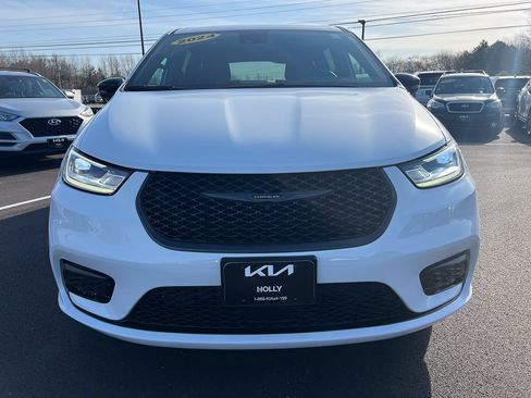 Used 2024 Chrysler Pacifica Limited image 14