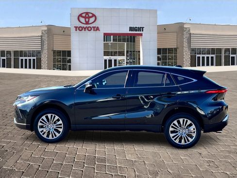 Certified 2024 Toyota Venza XLE image 4