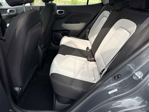 Used 2025 Hyundai Venue SEL FWD image 23