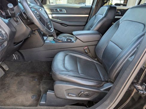 Used 2017 Ford Explorer XLT w/ Equipment Group 202A FWD image 11