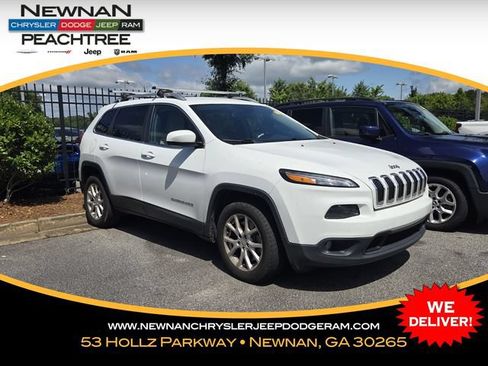 Used 2018 Jeep Cherokee Latitude FWD image 1