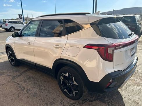 Used 2024 Kia Seltos EX FWD image 4
