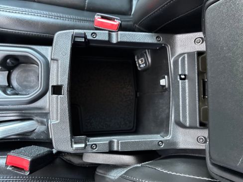 Used 2022 Jeep Wrangler Unlimited Sahara image 27