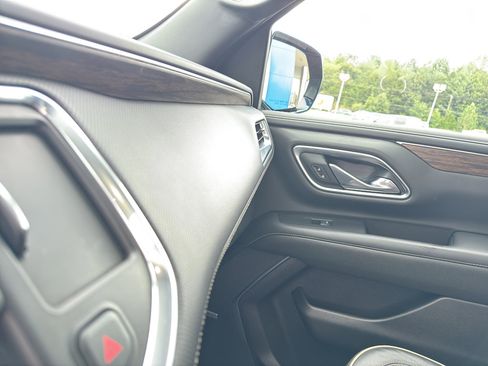 Used 2021 Chevrolet Tahoe Premier w/ Premium Package image 24