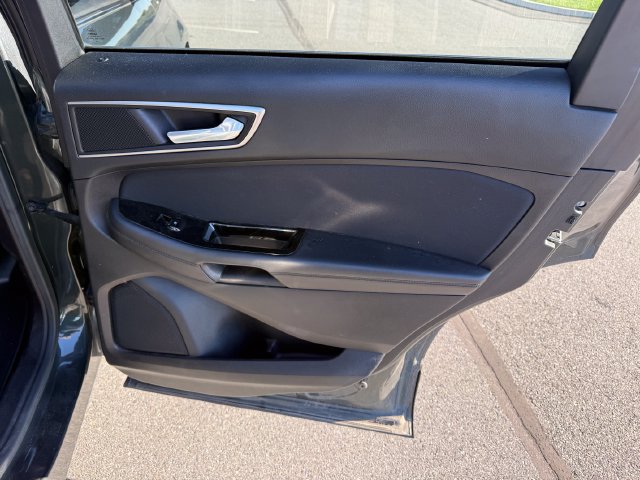 Used 2015 Ford Edge SEL FWD image 16