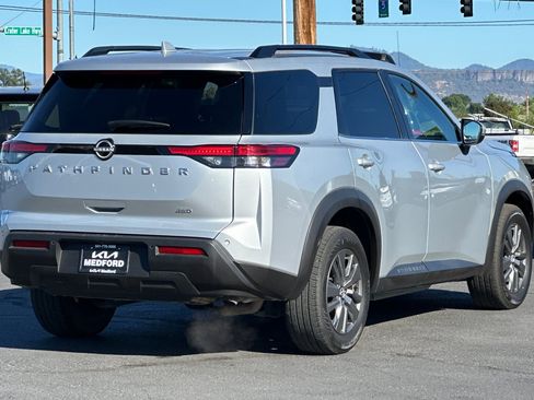 Used 2025 Nissan Pathfinder SV AWD/4WD image 4