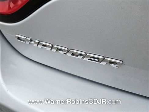 Used 2019 Dodge Charger SXT image 11