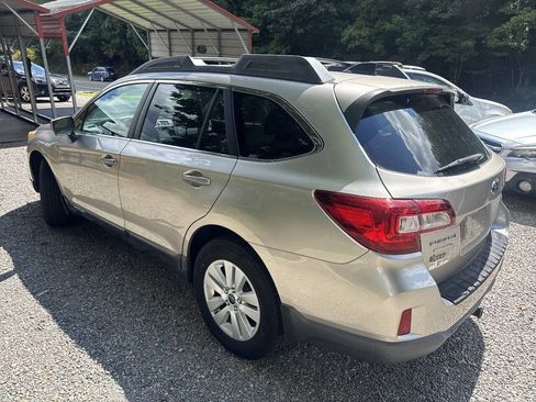 Used 2016 Subaru Outback 2.5i Premium AWD/4WD image 2
