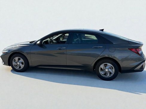 Certified 2025 Hyundai Elantra SE w/ Cargo Package image 3