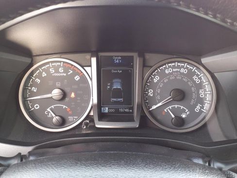 Used 2022 Toyota Tacoma TRD Off-Road image 9