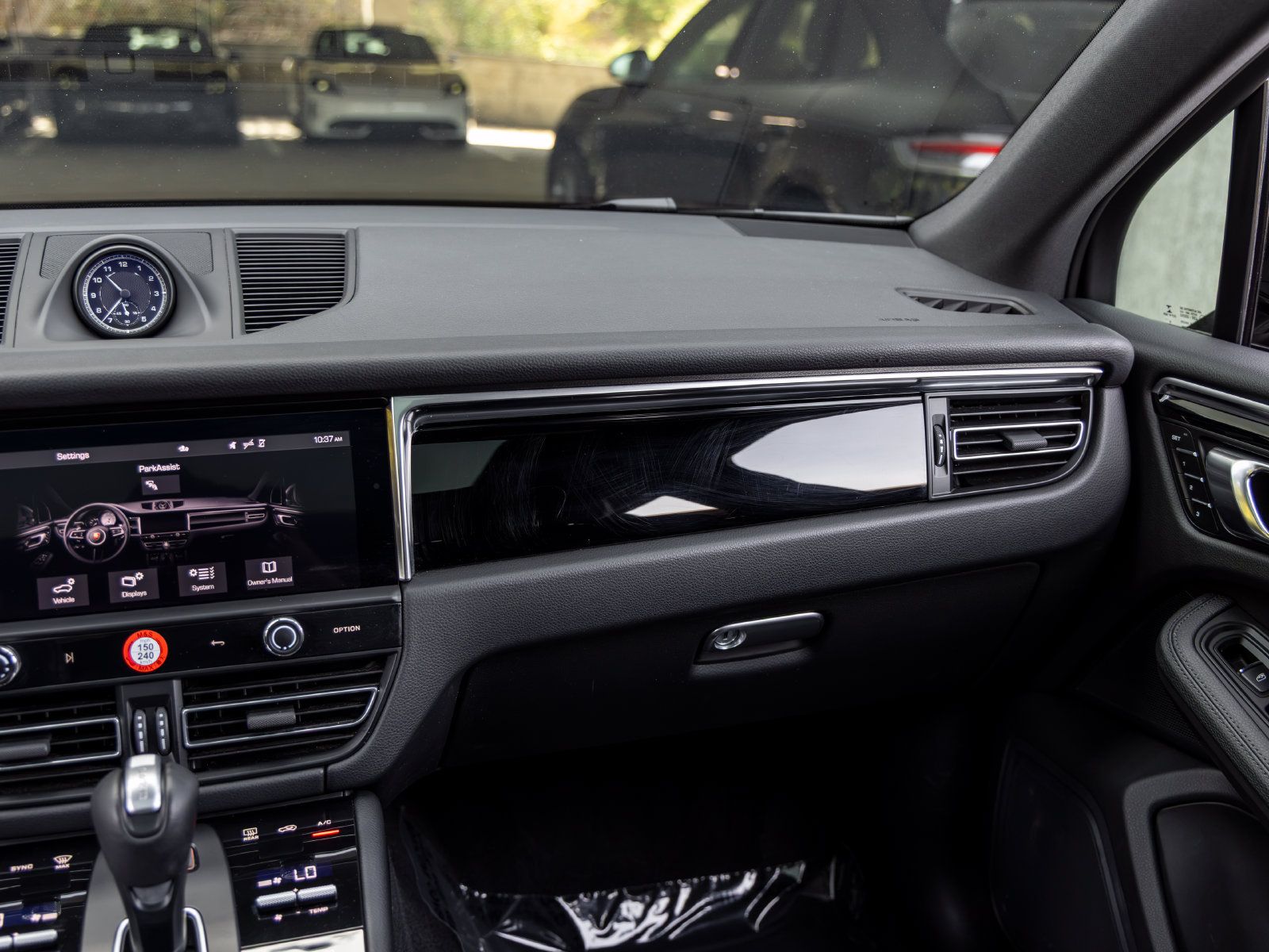 Used 2023 Porsche Macan AWD/4WD image 46